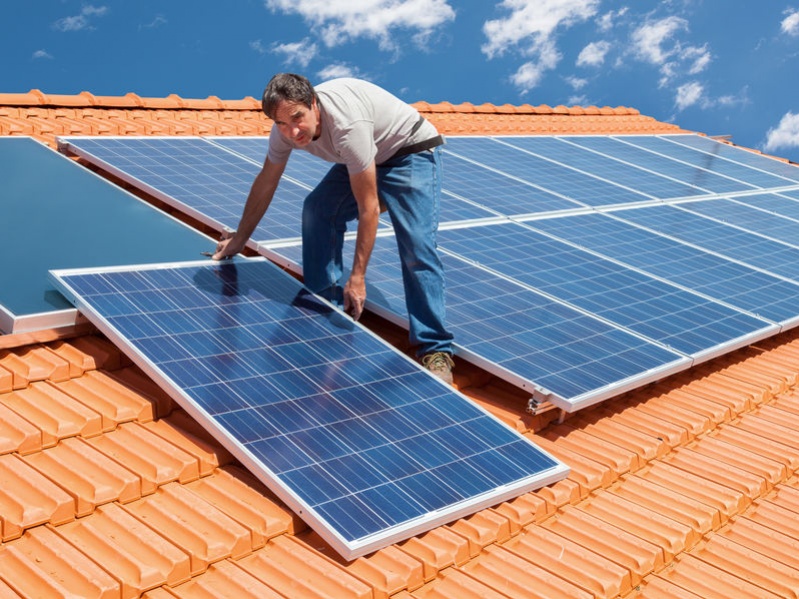 Qu’est-ce qu’un panneau photovoltaïque et comment l’installer